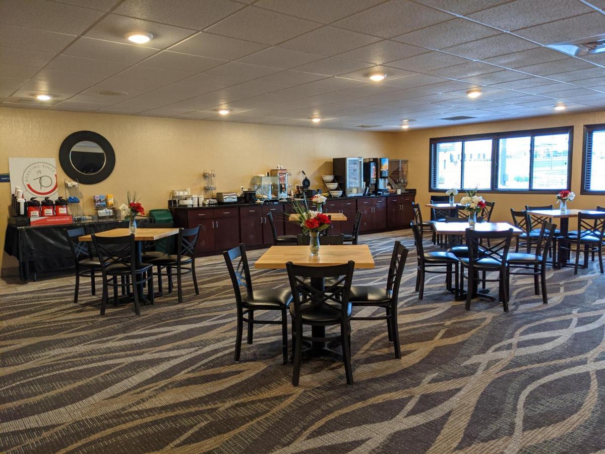 Cobblestone Inn & Suites - Merrill Екстериор снимка