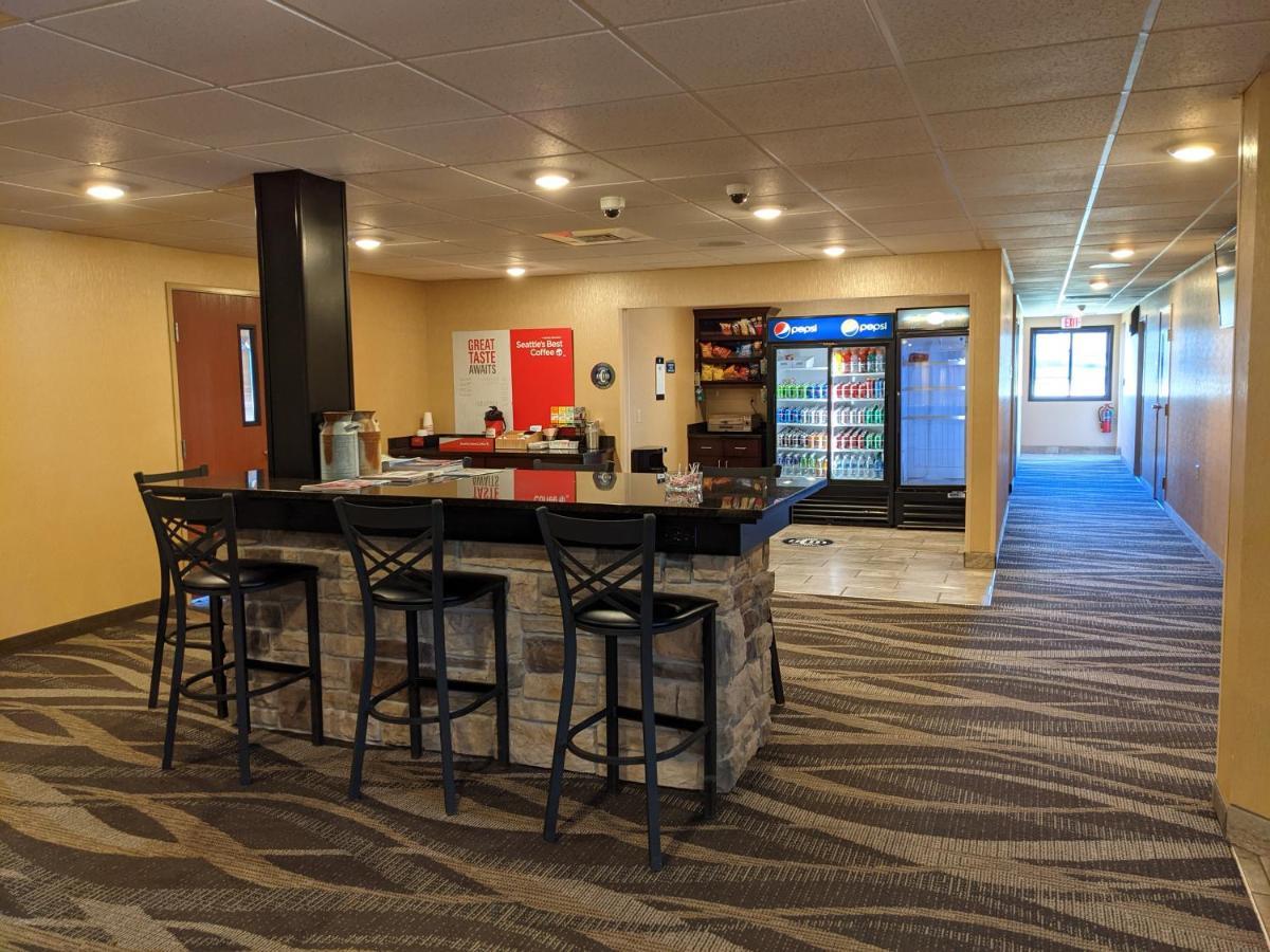Cobblestone Inn & Suites - Merrill Екстериор снимка