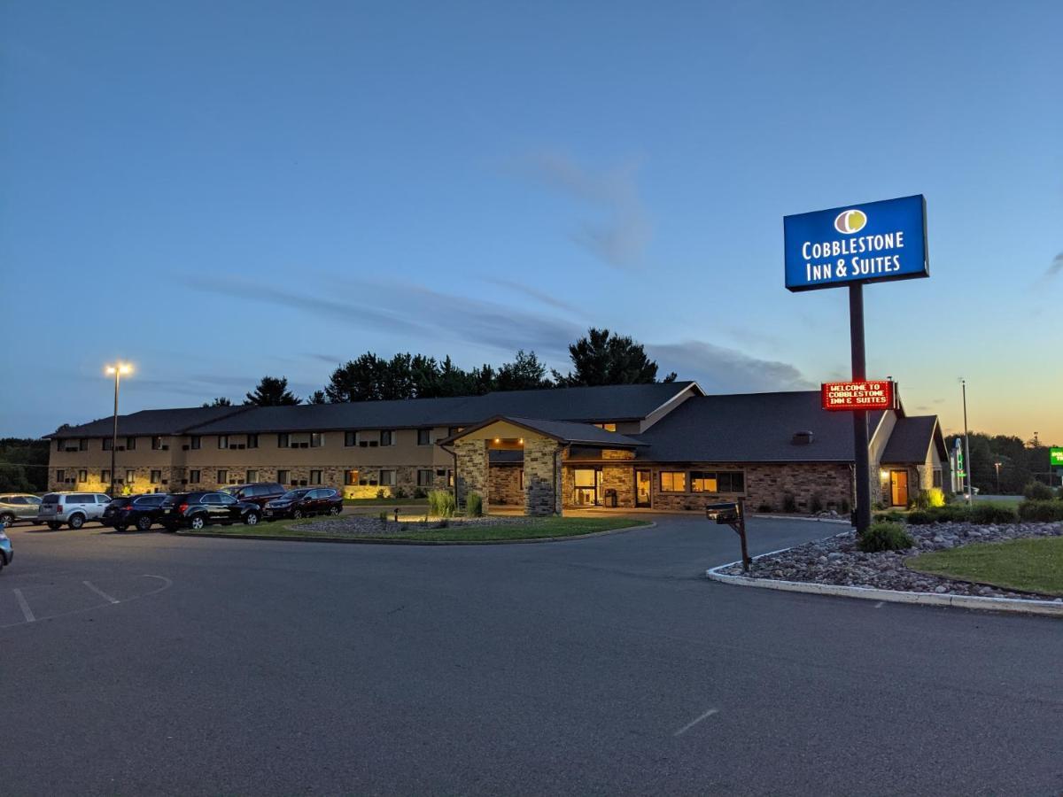 Cobblestone Inn & Suites - Merrill Екстериор снимка