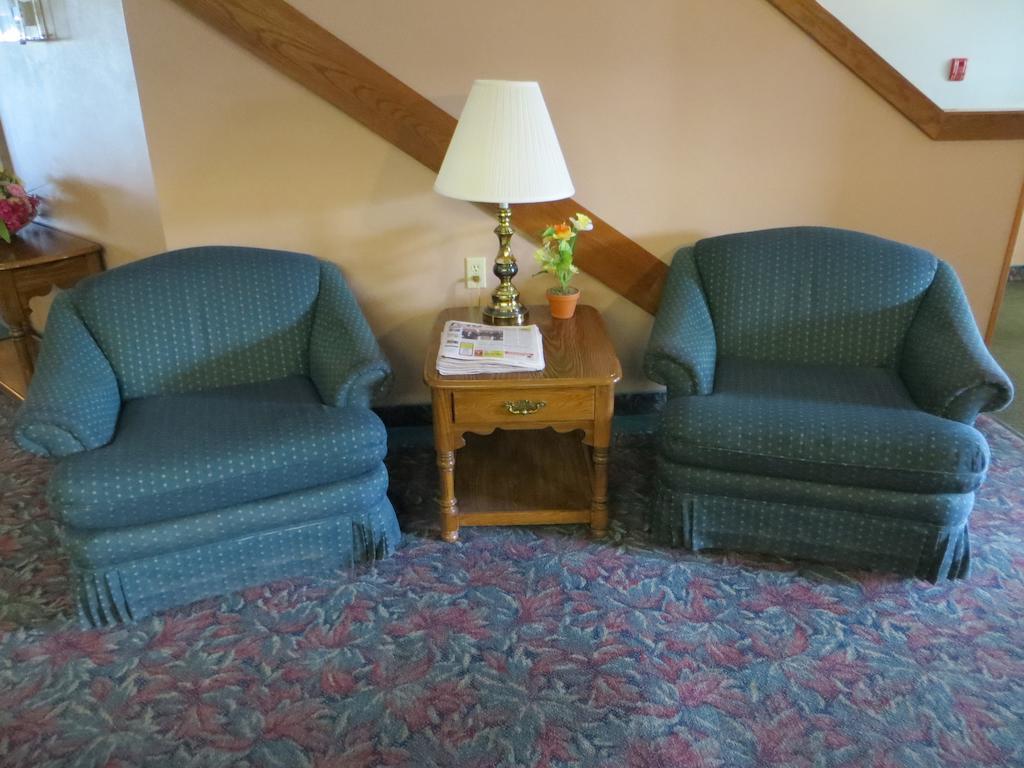 Cobblestone Inn & Suites - Merrill Екстериор снимка