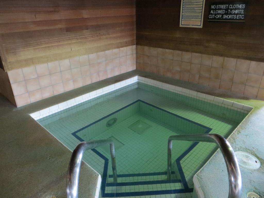Cobblestone Inn & Suites - Merrill Екстериор снимка