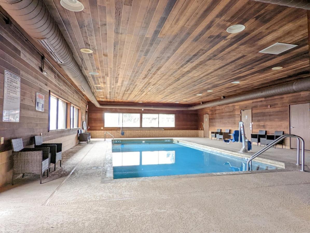 Cobblestone Inn & Suites - Merrill Екстериор снимка