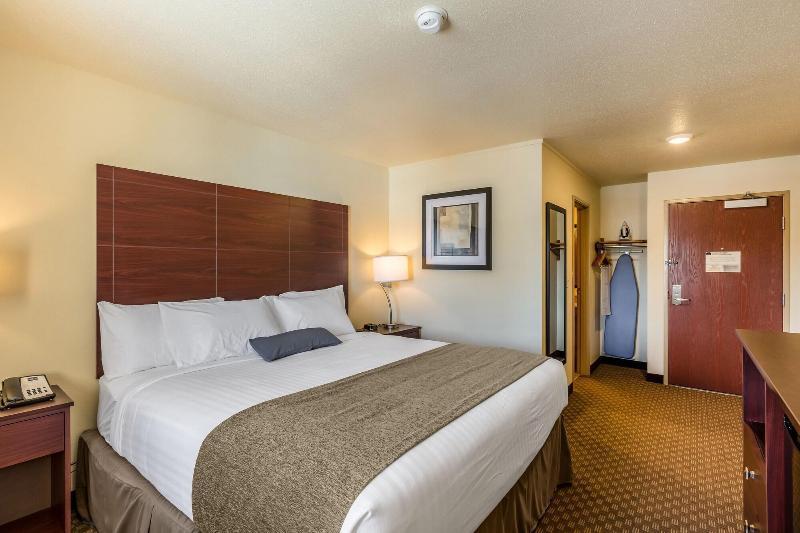 Cobblestone Inn & Suites - Merrill Екстериор снимка