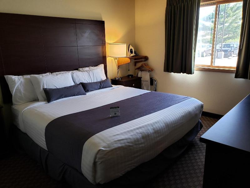 Cobblestone Inn & Suites - Merrill Екстериор снимка