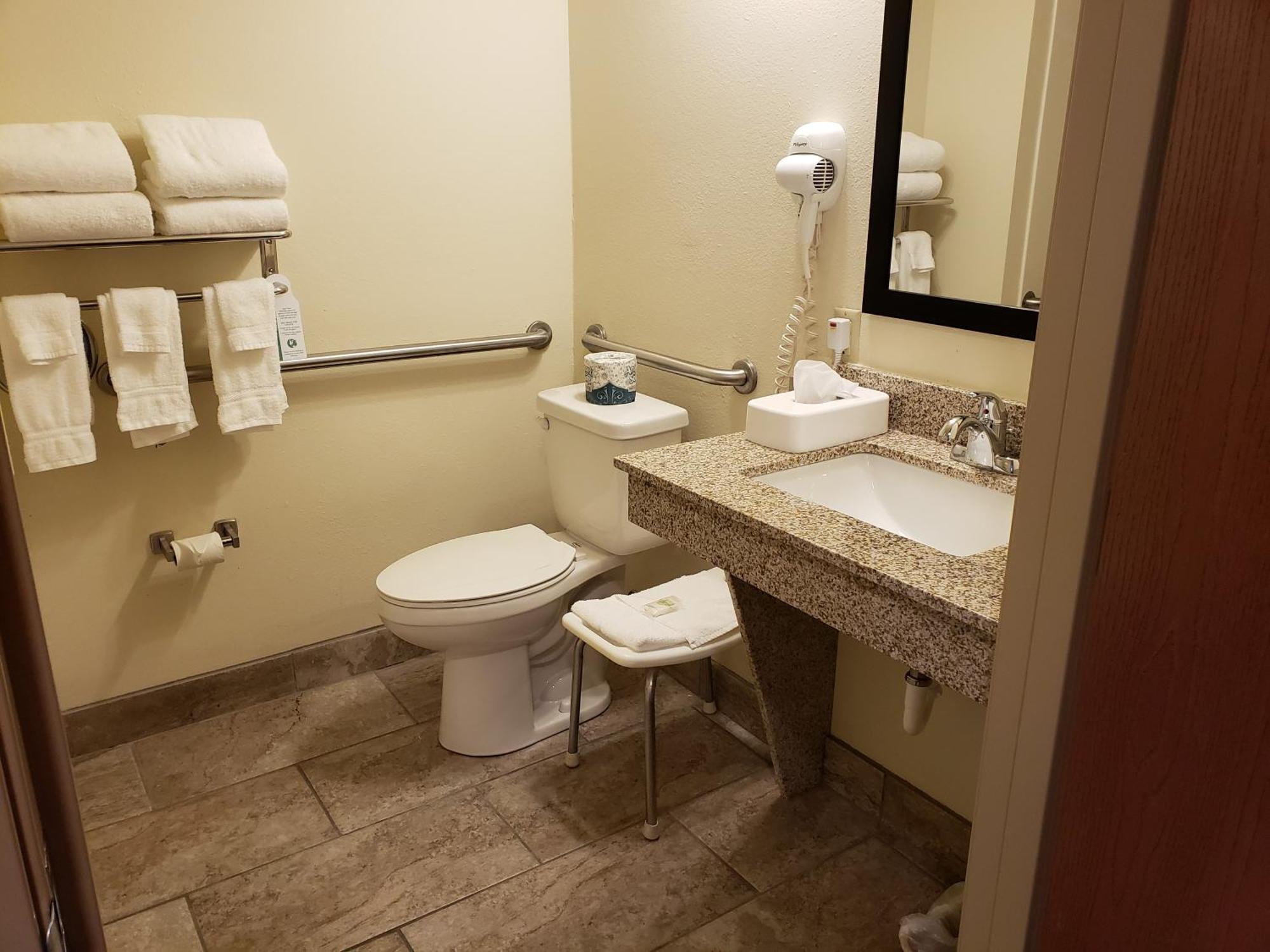 Cobblestone Inn & Suites - Merrill Екстериор снимка