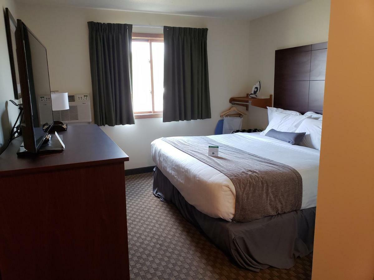 Cobblestone Inn & Suites - Merrill Екстериор снимка