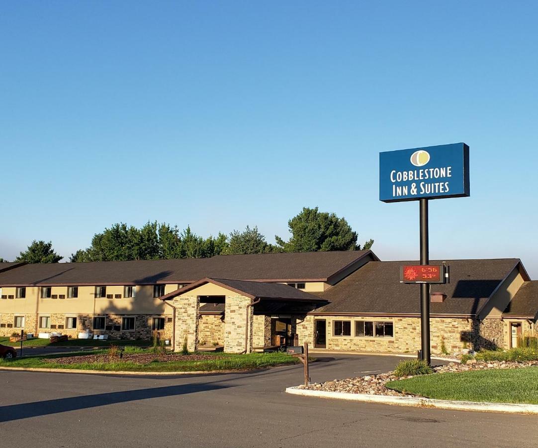 Cobblestone Inn & Suites - Merrill Екстериор снимка
